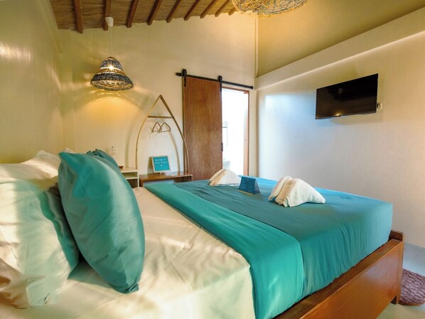 Chambre double, 1 grand lit, patio | Accès au Wi-Fi (inclus)