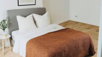 1 slaapkamer, een strijkplank/strijkijzer, gratis wifi, beddengoed