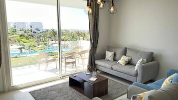 Chalet, 3 Bedrooms, Lagoon View | Living area
