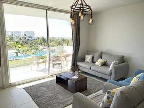 Chalet, 3 Bedrooms, Lagoon View | Living area