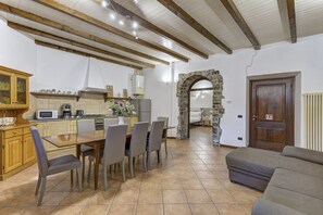 Interior - Argegno Vintage by Wonderful Italy (Argegno)