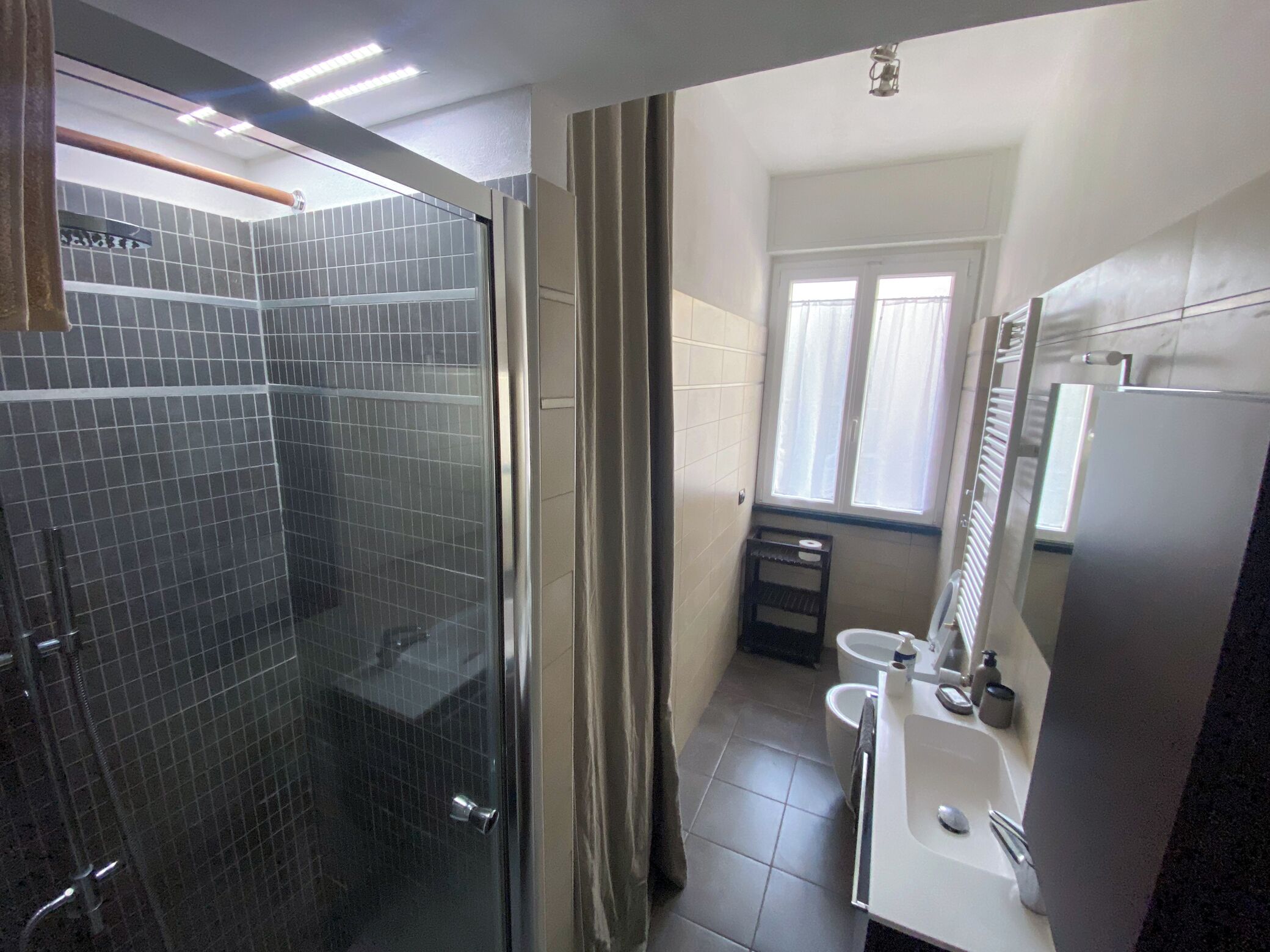 Doccia, asciugacapelli, bidet, asciugamani