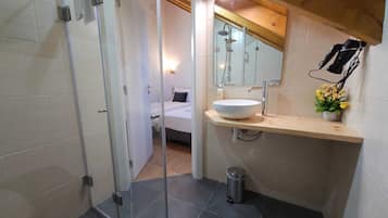 Double Room | Meja, Wi-fi percuma