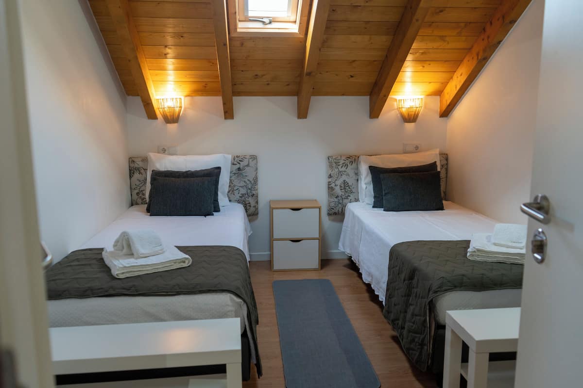 Quarto 3 Twin C/ 2 camas solteiro | Bureau, accès au Wi-Fi (inclus)