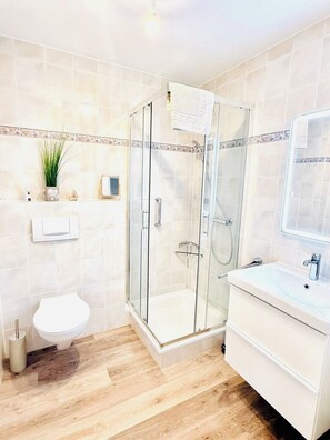 Haartrockner, Seife, Toilettenpapier