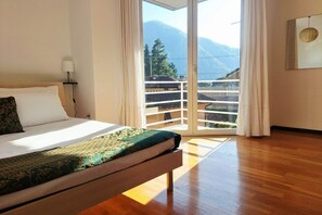3 chambres, fer et planche à repasser