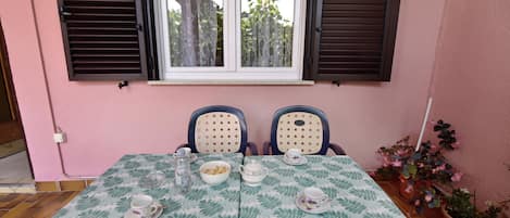 Outdoor dining