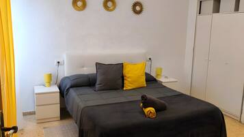 2 chambres, fer et planche à repasser, Wi-Fi, draps fournis