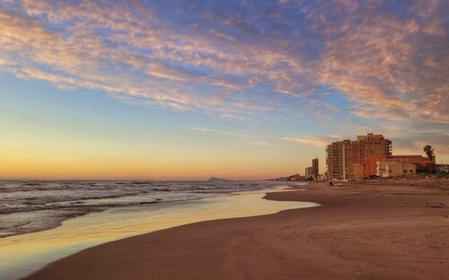 Apartment 'Playa Valencia' with Terrace, Wi-Fi and Air Conditioning