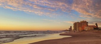 Apartment 'Playa Valencia' with Terrace, Wi-Fi and Air Conditioning