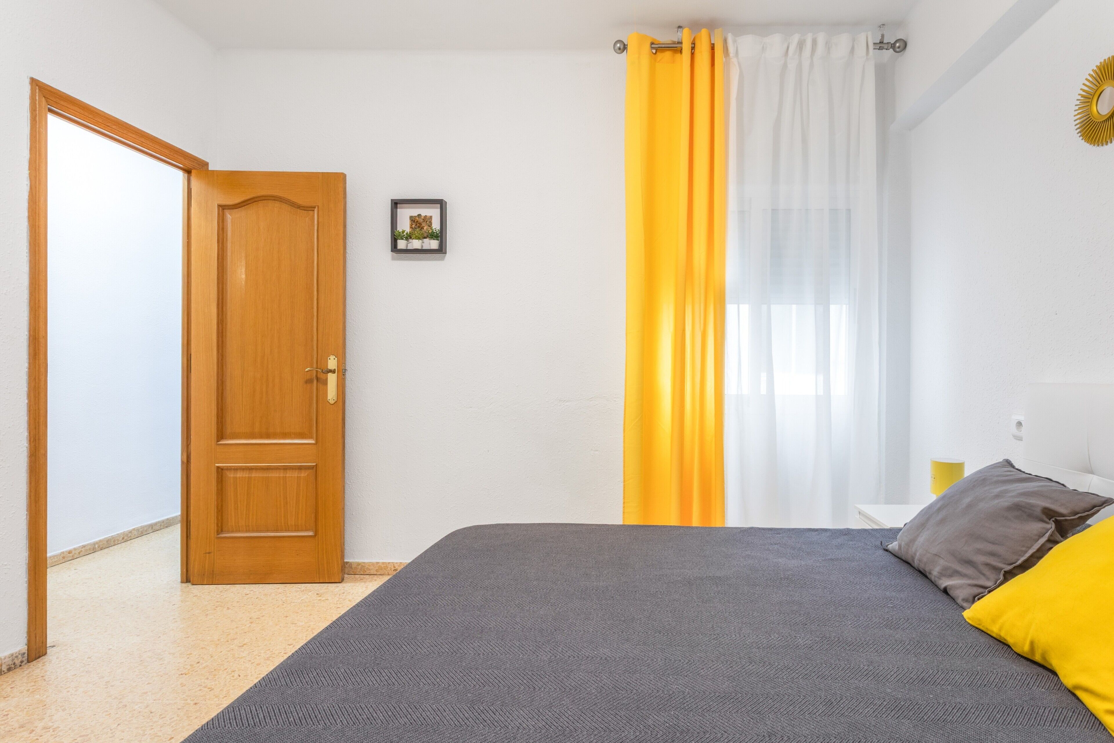 2 dormitorios, tabla de planchar con plancha, wifi y ropa de cama