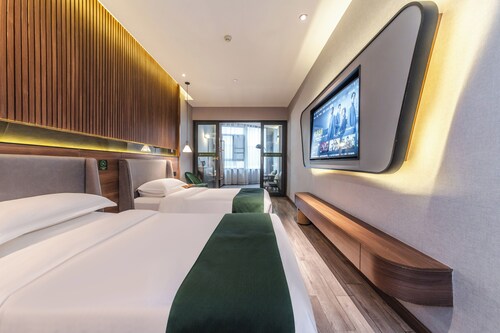 Immersing Hotel