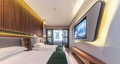 Immersing Hotel