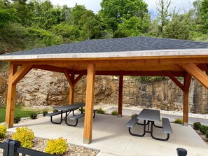 Outdoor dining - Walk-In Branson Condo | Near Silver Dollar City | Arcade | Pool | Views (V3004-3) (Branson)