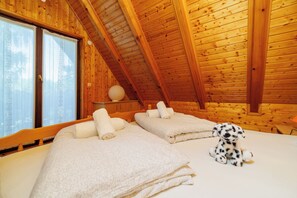 2 bedrooms, free WiFi, bed sheets - Vacation home in the countryside - natural idyll with whirlpool & pool for 4-5 people (Breze)