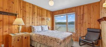 Crispin Lake House-lakefront- private dock-close to town-sleeps 16