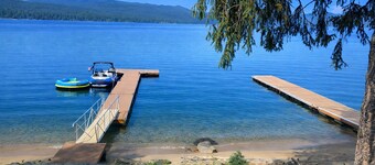 Crispin Lake House-lakefront- private dock-close to town-sleeps 16