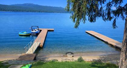 Crispin Lake House-lakefront- private dock-close to town-sleeps 16