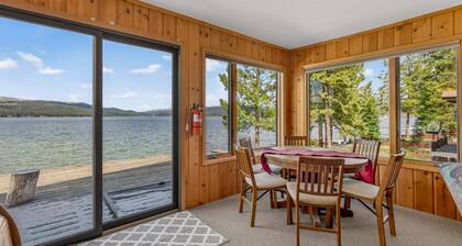 Crispin Lake House-lakefront- private dock-close to town-sleeps 16