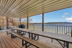 Outdoor dining - Crispin Lake House-lakefront- private dock- close to town-sleeps 16 (McCall)