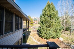 Property grounds - Cozy 2-bedroom apartment with AC in marvelous Steamboat Springs Sunburst (Steamboat Springs)