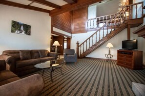 Living area - Cozy 2-bedroom apartment with AC in peaceful Steamboat Springs Sunburst (Steamboat Springs)