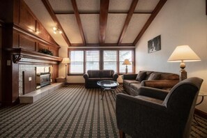 Living area - Cozy 2-bedroom apartment with AC in peaceful Steamboat Springs Sunburst (Steamboat Springs)