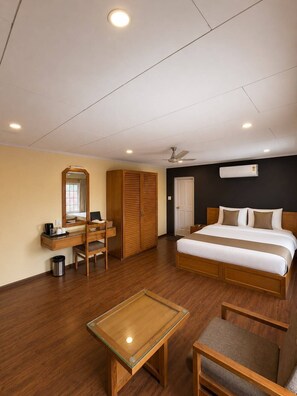 Panoramic Room, Garden View | Desk, free WiFi - Hotel Meridien River Front Rajbagh (Srinagar)
