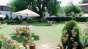 Tempat makan luar