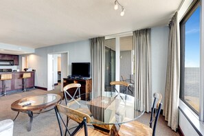 Dining - One Bedroom Condo in Bayside at Sandestin (Miramar Beach)