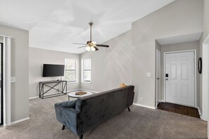 Smart TV - Cozy  Nashville retreat near airport & hotspots (Nashville)