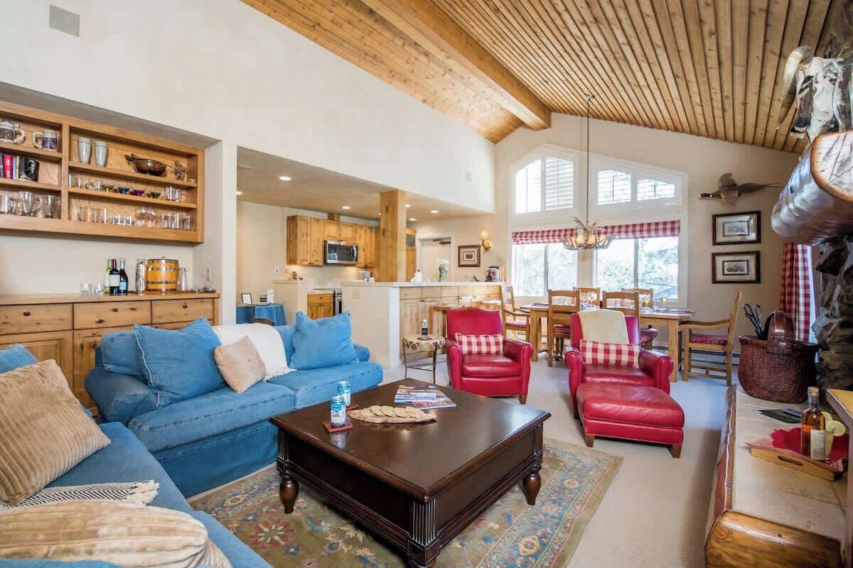 TV, fireplace, offices