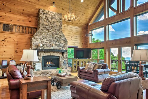 The Ivy | Mountain Views, Game Room, Outdoor Fireplace & 2 Private Acres Near Brevard