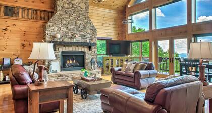 The Ivy | Mountain Views, Game Room, Outdoor Fireplace & 2 Private Acres Near Brevard
