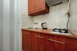 Fridge, microwave, stovetop, electric kettle - Functional Studio in the Center | Close to the Market | Smart TV (Wrocław)
