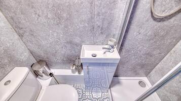 Deluxe Double Room | Bathroom