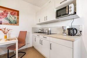 Fridge, microwave, stovetop, coffee/tea maker