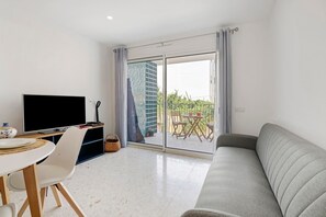 TV - Apartment 'Casa Verde Rio' with Balcony, Wi-Fi and Air Conditioning (Vila Real de Santo António)