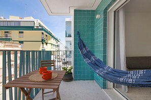 Outdoor dining - Apartment 'Casa Verde Rio' with Balcony, Wi-Fi and Air Conditioning (Vila Real de Santo António)