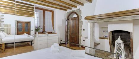 Appartement, 1 chambre | Fer et planche Ă repasser, accĂšs au Wi-Fi (inclus)
