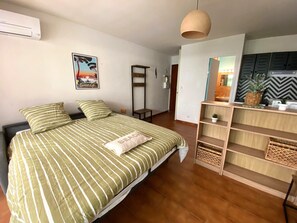 Room - Vrbo Property (Saint-Cyr-sur-Mer)
