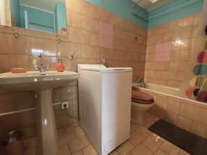 Bathroom - Vrbo Property (Saint-Cyr-sur-Mer)