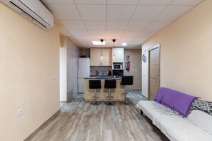 TV - La Casita de Shyro y Gege – Rural Getaway in the Ávila Mountains for 3 (El Tiemblo)
