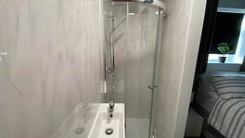 Studio, 1 Bedroom | Bathroom amenities