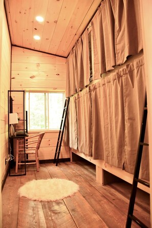 4 habitaciones, tabla de planchar con plancha, wifi y ropa de cama