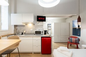 Fridge, microwave - Superstay - Ticinese 50, Navigli & Duomo (Milan)