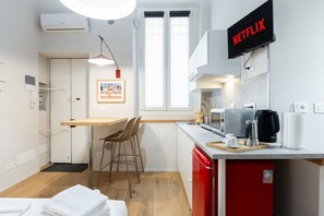 Fridge, microwave - Superstay - Ticinese 50, Navigli & Duomo (Milan)