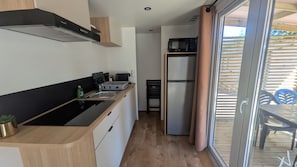 Private kitchen - New mobile home in renovated campsite direct beach access on foot to porto-vecchio (Porto-Vecchio)
