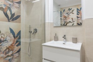 Dusche, Bidet, Handtücher