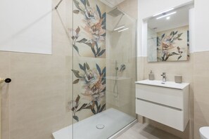 Dusche, Bidet, Handtücher